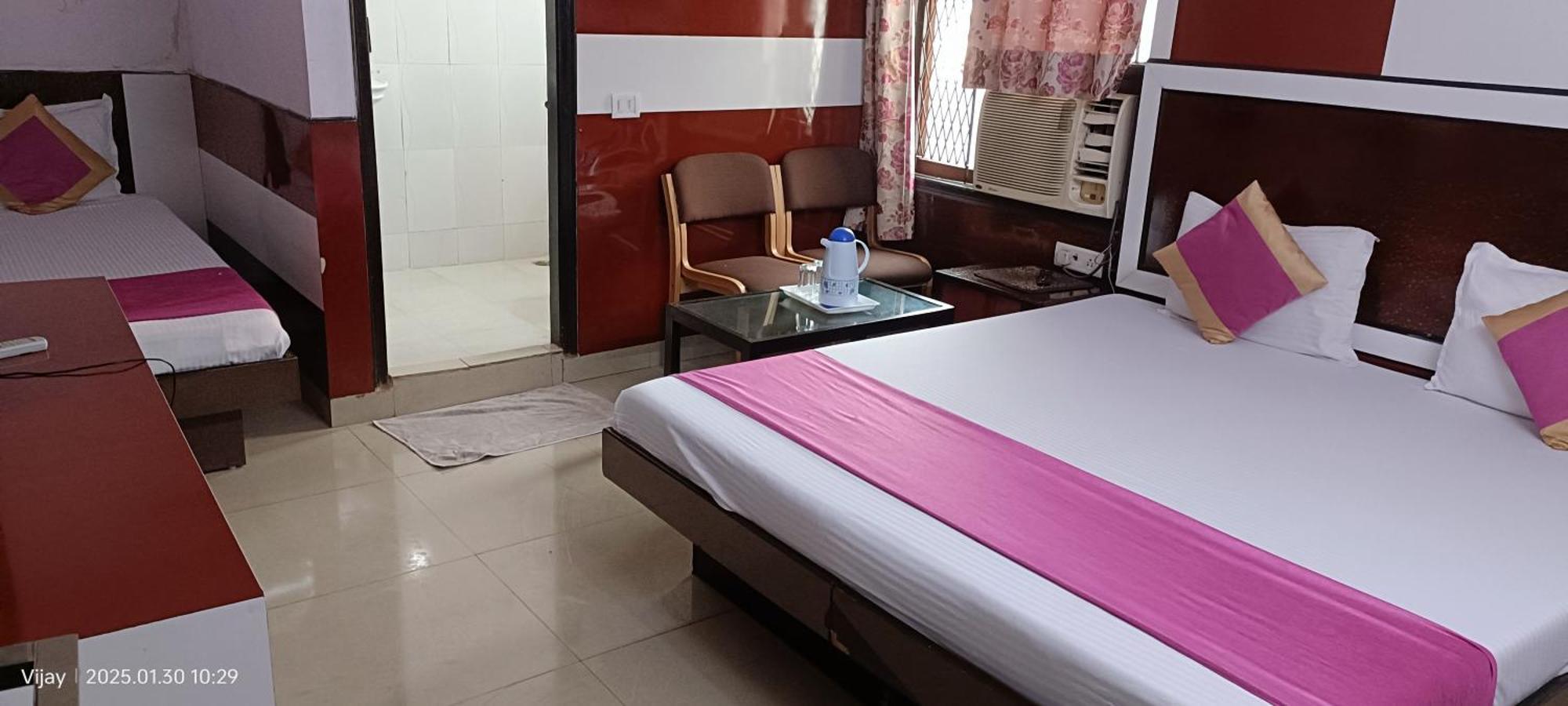 Su Shree Continental 5 Minutes Walk From Railway Station होटल