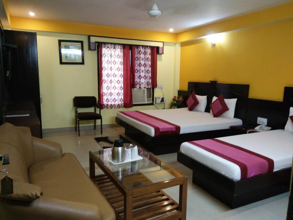 Hotel Su Shree Continental 5 Minutes Walk From Railway Station 3*
